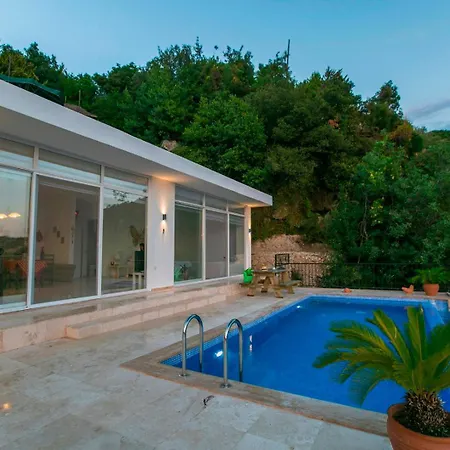 Islamlarda Oezel Havuzlu Balayi Villasi *