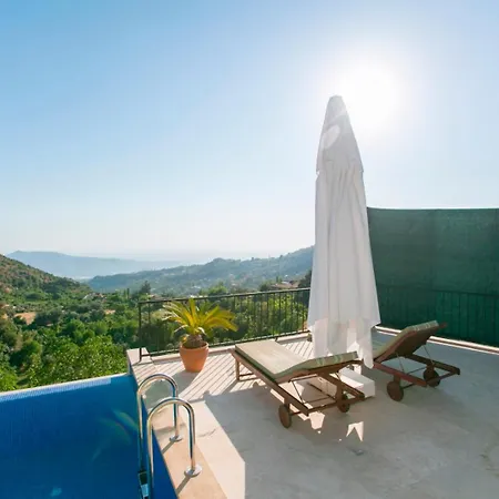 Islamlarda Oezel Havuzlu Balayi Villasi * Kaş