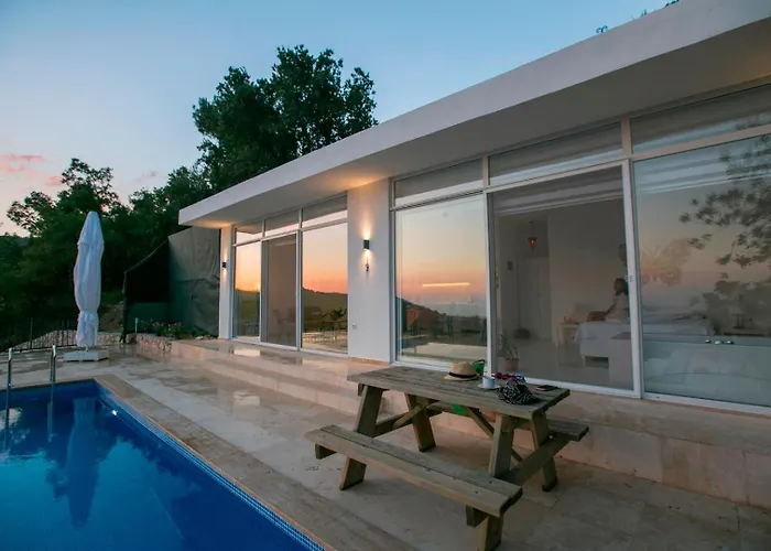 Islamlarda Oezel Havuzlu Balayi Villasi * Kaş