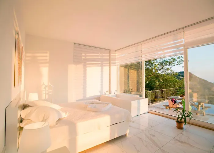 Islamlarda Oezel Havuzlu Balayi Villasi Villa Kaş