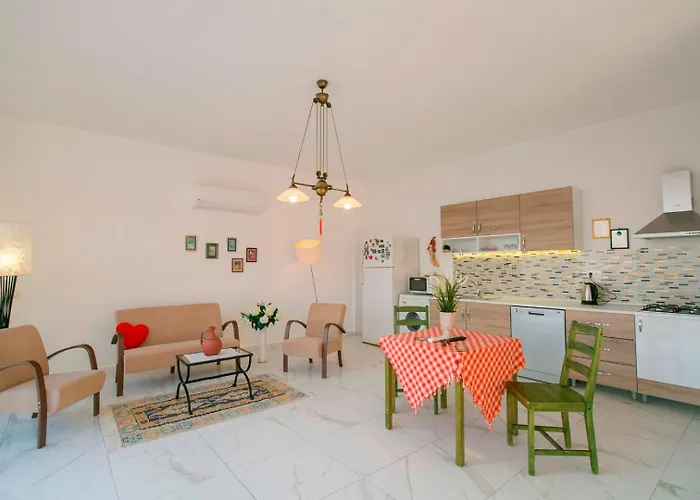 Villa Islamlarda Oezel Havuzlu Balayi Villasi *