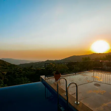 Islamlarda Oezel Havuzlu Balayi Villasi וילה *