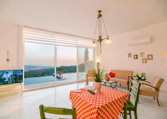 Islamlarda Oezel Havuzlu Balayi Villasi Kas