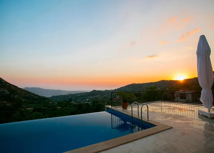 Islamlarda Oezel Havuzlu Balayi Villasi Villa Kas