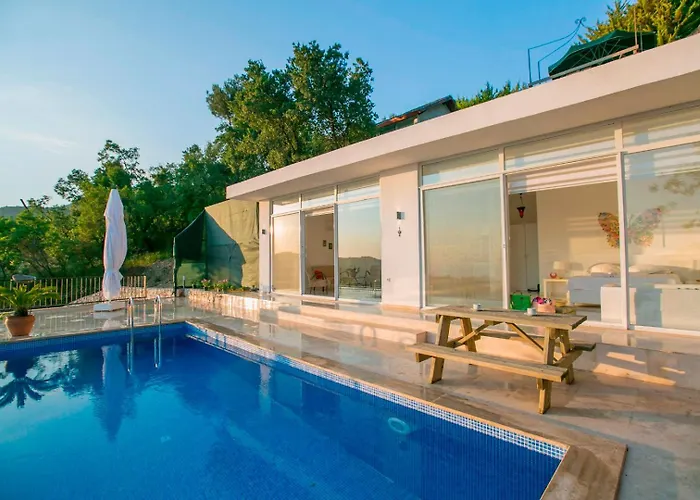 Islamlarda Oezel Havuzlu Balayi Villasi Kas