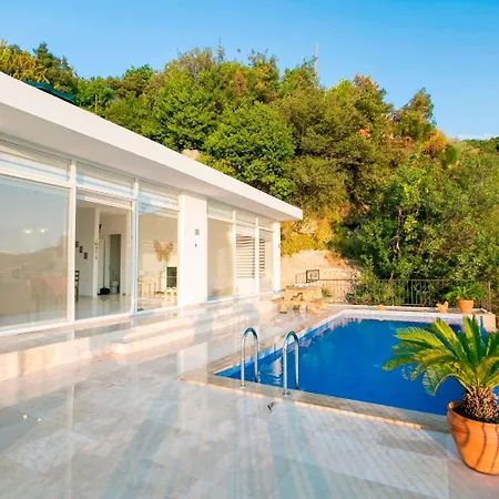 Islamlarda Oezel Havuzlu Balayi Villasi * Kaş